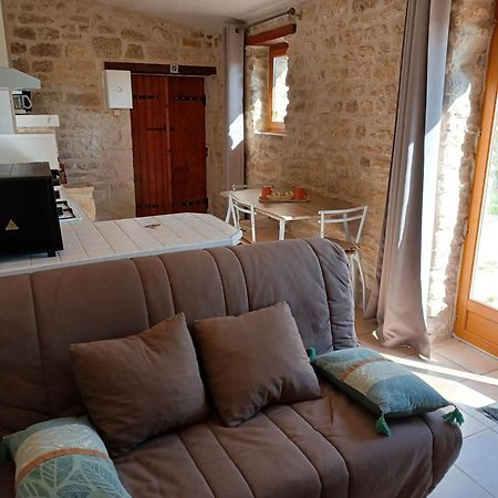 Escale Au Clos Saint Martin De Juillers Gites Et Chambres D'Hotes Экстерьер фото