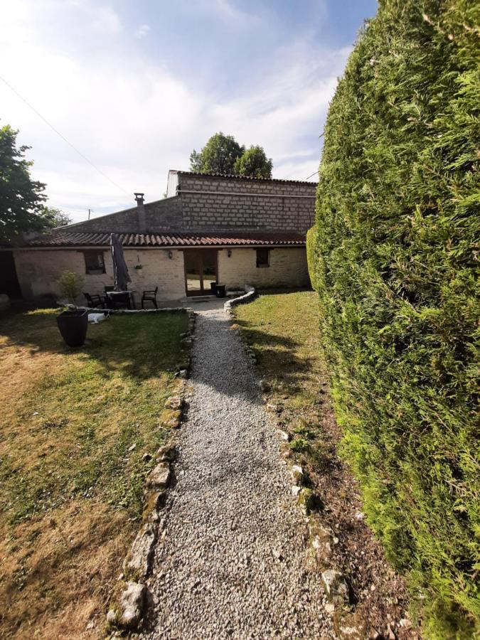 Escale Au Clos Saint Martin De Juillers Gites Et Chambres D'Hotes Экстерьер фото