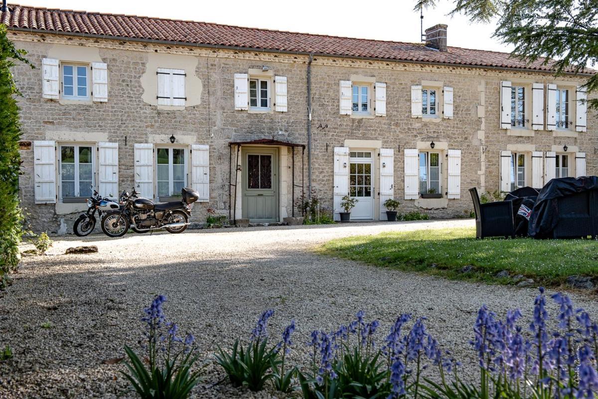Escale Au Clos Saint Martin De Juillers Gites Et Chambres D'Hotes Экстерьер фото